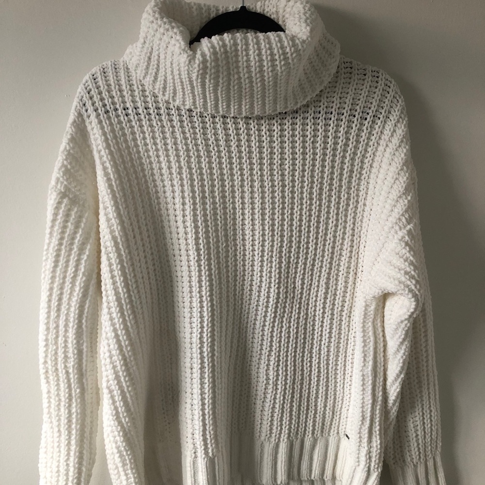 White Hollister Turtleneck
